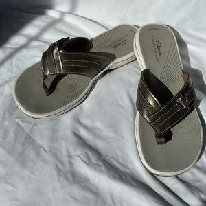 Clark’s Cloudsteppers Brinkley  Flora flip flop sandals